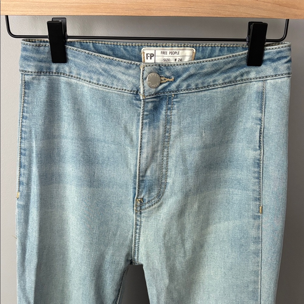 Free People Y2K Light Wash Super Flare Jeans Boho Bell Bottoms Festival size 24 - Picture 3 of 7